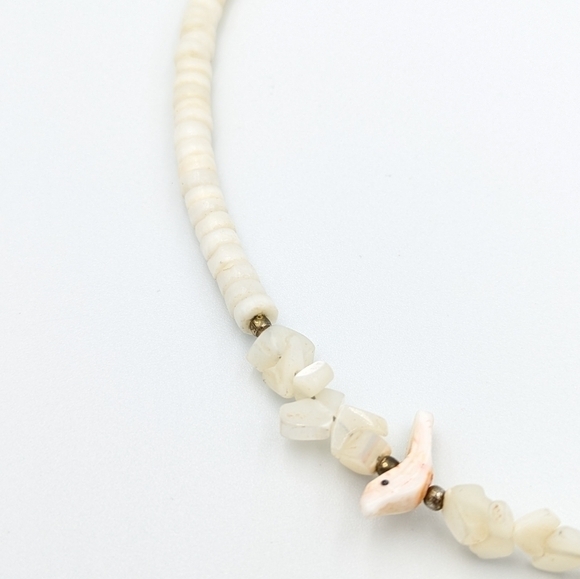 Vintage Y2K puka shell and shell fragments choker necklace - Picture 6 of 6